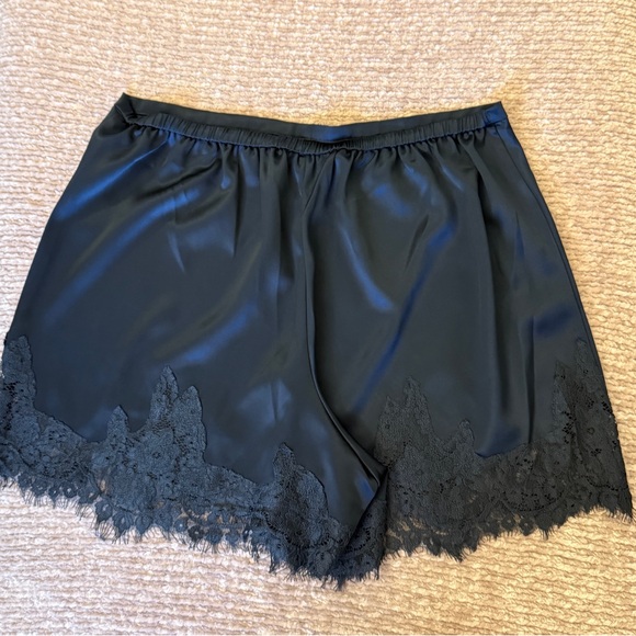 Reformation Fern Satin Short in Midnight NWOT - Picture 6 of 6